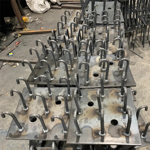 图纸中如何确定晋中预埋件的位置？